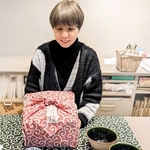 お値打ちの丹波焼の器が詰まった「福風呂敷」＝立杭陶の郷