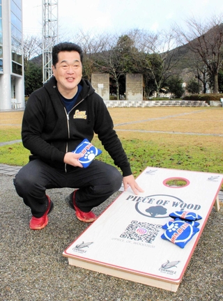 コーンホールの魅力を語る高槻浩之さん＝丹波市春日町黒井