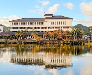 丹波篠山市役所＝丹波篠山市北新町