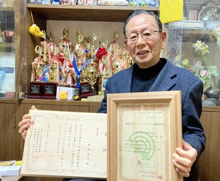 「健康に留意しながら作品づくりを続けたい」と語る村岡孝司さん＝丹波市柏原町柏原