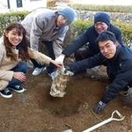 「古里で集う機会に」丹波篠山・大山小卒業生が3度目のタイムカプセル開封、10年後集合誓い再埋設