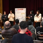 農業実習を通じて学んだ地域課題や解決策を発表する神戸大学の学生ら＝旧後川小学校