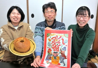 シンプルだが奥深いシフォンケーキを主役にしたマルシェを開催するメンバーたち＝丹波市春日町東中
