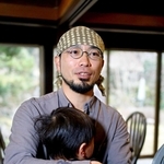 ６人の子を育てる親として、若い世代への支援など未来を見据えた政治にもっと力を入れてほしいと話す村上悟さん＝丹波篠山市向井