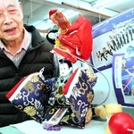 「りくりゅう」ペアの演技をイメージした人形＝丹波市青垣町佐治