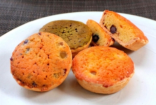 「梅角堂」の看板商品として愛される「ささやまタルト」＝丹波篠山市立町