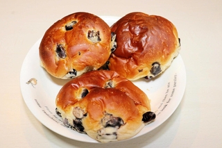 黒豆の濃厚な味わいと香りが口いっぱいに広がる「黒豆パン」