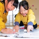 プログラミング、一足早く体験　4月から小学生、進学先の小学校教諭が授業　認定こども園ふたば