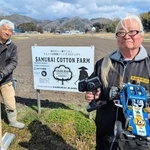 サムライコットンファーム社が借りている農地にラジコン用サーキットを造り、走行会を開く＝丹波篠山市野間