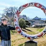 加古勝己さんがデザインした丹波篠山国際博の円形のモニュメント。２０日に除幕され、お披露目される＝丹波篠山市北新町