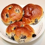 黒豆の濃厚な味わいと香りが口いっぱいに広がる「黒豆パン」