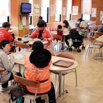 幅広い世代が利用する店内＝丹波篠山市網掛、喫茶ふれあい