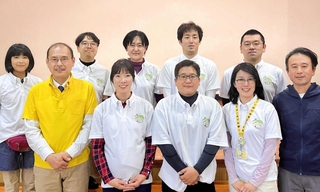 神戸大が新設した研究室のスタッフや関係者＝篠山チルドレンズミュージアム