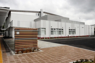 市島支所と体育館機能を合わせた施設「愛育ピアいちじま」＝丹波市市島町上田