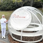 スイス館から移設された球体モニュメント＝ケンミン食品篠山工場