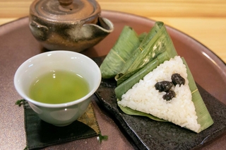 黒豆おこわ青山と、諏訪園の丹波茶