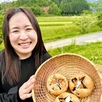 丹波篠山産の米粉や牛肉が素材のベーグル。これも「篠山まるごと丼」だ＝丹波篠山市小枕