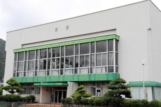 来年３月末で貸し出しを終える春日体育センター＝丹波市春日町黒井