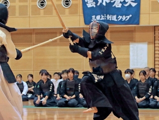 剣道女子個人で優勝した高畑愛明さん＝青垣住民センター