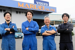 丸栄自動車氷上支店の（左から）尾崎哲也さん、増田健大さん、井本星樹さん、大石拓也さん＝丹波市氷上町市辺