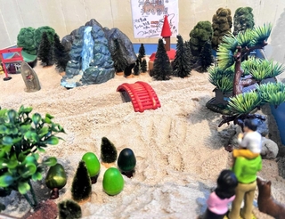 つるの剛士さんが作った箱庭＝篠山チルドレンズミュージアム