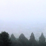 権現山から見下ろした、霧に包まれた丹波篠山の町＝丹波篠山市内