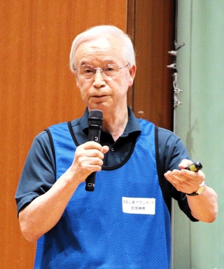 人材育成の重要性などを訴える高橋守雄さん＝丹波の森公苑