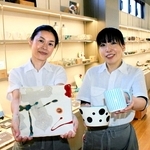 丹波焼の器などが並ぶリニューアル後の館内＝丹波篠山百景館