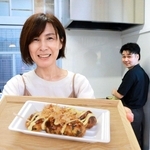 「たこ焼きクラブ」を立ち上げた畑美和子さん（左）。右はレシピを考案した奥畑拓海さん＝丹波市山南町池谷