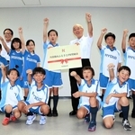 大会に向けて士気を高める「ＨＣ　ＨＹＯＧＯ　ＨＥＡＲＴＳ」のメンバーたち＝丹波篠山市役所