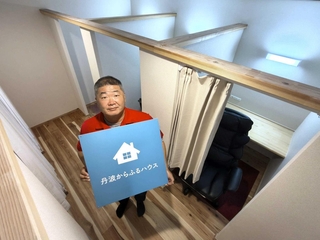 個室ブースを備えた施設を開いた西垣健太郎さん＝丹波市山南町太田
