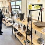 「炎と土のドラマ展」で展示された丹波焼の器＝カマンジョ