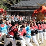 勇壮なみこしの練りを披露した氏子ら＝丹波市市島町中竹田、一宮神社