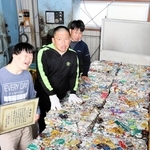 表彰を受けた「ワークホームもあ」の利用者＝丹波市氷上町南油良