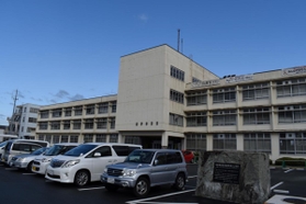 高砂市役所＝高砂市荒井町千鳥１