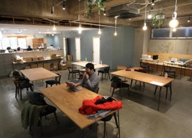 「コワーキングフロア」は広々とした空間が確保されている＝加古川市加古川町篠原町