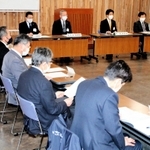 緊急事態宣言への対応を話し合った加古川市新型コロナウイルス感染症対策本部会議＝加古川市野口町良野、市勤労会館