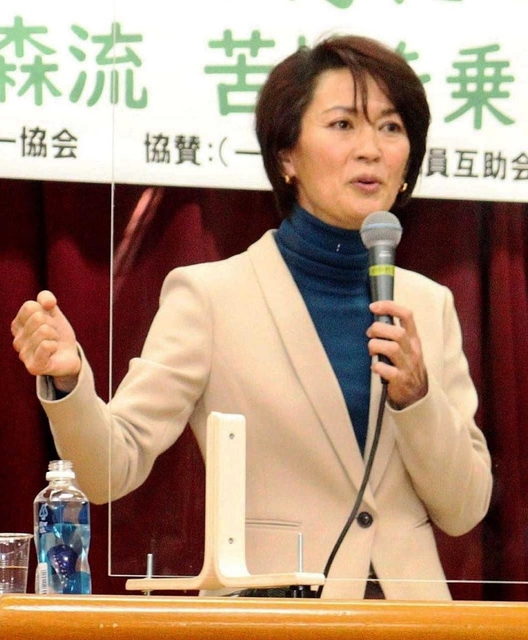 人生は自らの意志で変えられると話す有森裕子さん＝いなみ野学園
