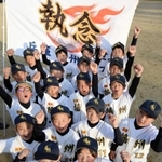 健闘を誓う兵庫播州クラブの選手＝稲美町草谷