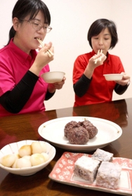 味は変えないまま健康を追求したという和菓子＝加古川市尾上町長田