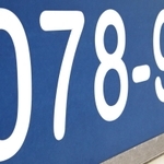 加古川市の一部と播磨町の一部で使われている市外局番「０７８」の看板＝播磨町野添