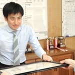 署長感謝状を受けた三柳秀人局長＝高砂署