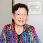 加古川中学校で購買を始めた３１年前を振り返る田中すみ子さん＝加古川市