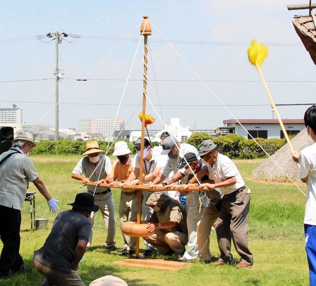 播磨町の採火式で使われる大型の「舞ぎり」（同町教育委員会提供）