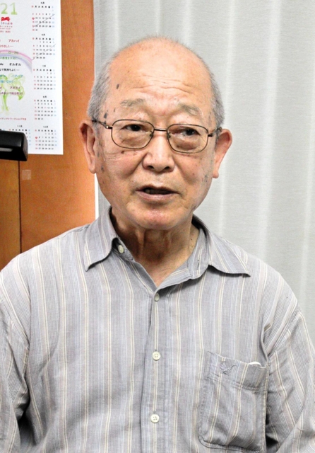 米軍機から逃げた当時の体験を振り返る杉本猛さん＝加古川市