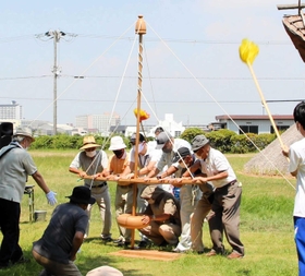 播磨町の採火式で使われる大型の「舞ぎり」（同町教育委員会提供）