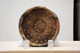 古代の淡路国分寺（南あわじ市）の丸瓦。紀伊国分寺の瓦と同じデザインで、同じ型が南海道を通じて伝わった＝県立考古博物館