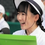 開会式で司会を務める大島璃子さん＝西宮市甲子園町、甲子園球場（代表撮影）