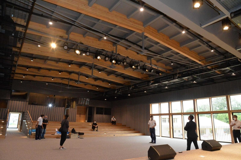 加古川バプテスト教会が新会堂 柱ない特殊構造で５００人収容 大礼拝堂完成 神戸新聞next 東播