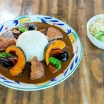 カフェ＆レストランいな美の里の「天満大池地元野菜とハンバーグの欲ばりカレー」（稲美町商工会提供）